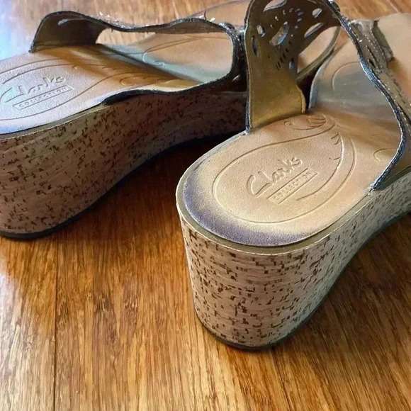 Clarks wedge sandal women’s size 10 - cork heel, thong sandal - Picture 3 of 7
